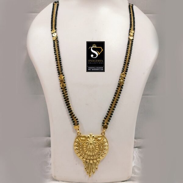 Beautiful long black beads& Gold finish locket