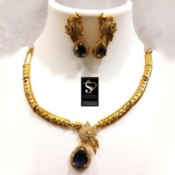 Kanti modal purful&white stone necklace