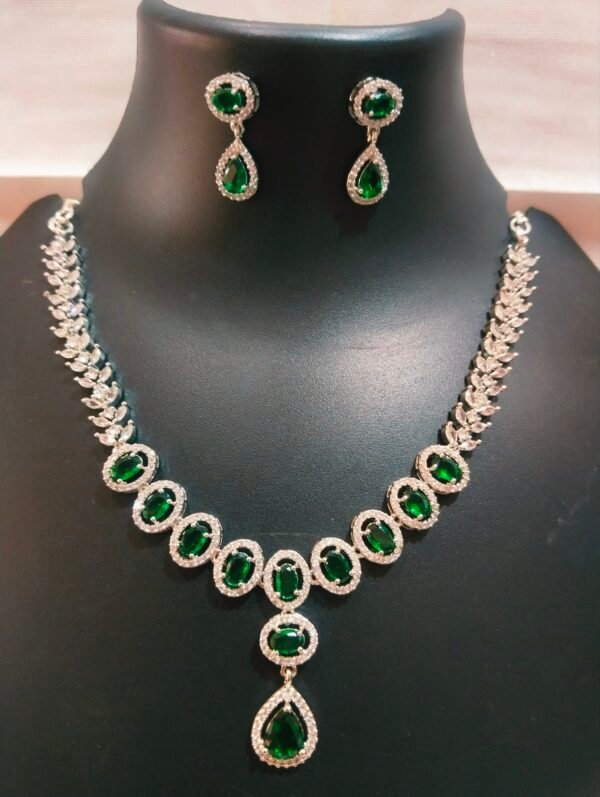 Sliver& Green stone's beautiful necklace